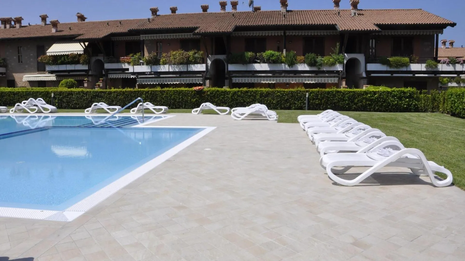 Amazing Holiday Home In Lazise With Swimming Pool