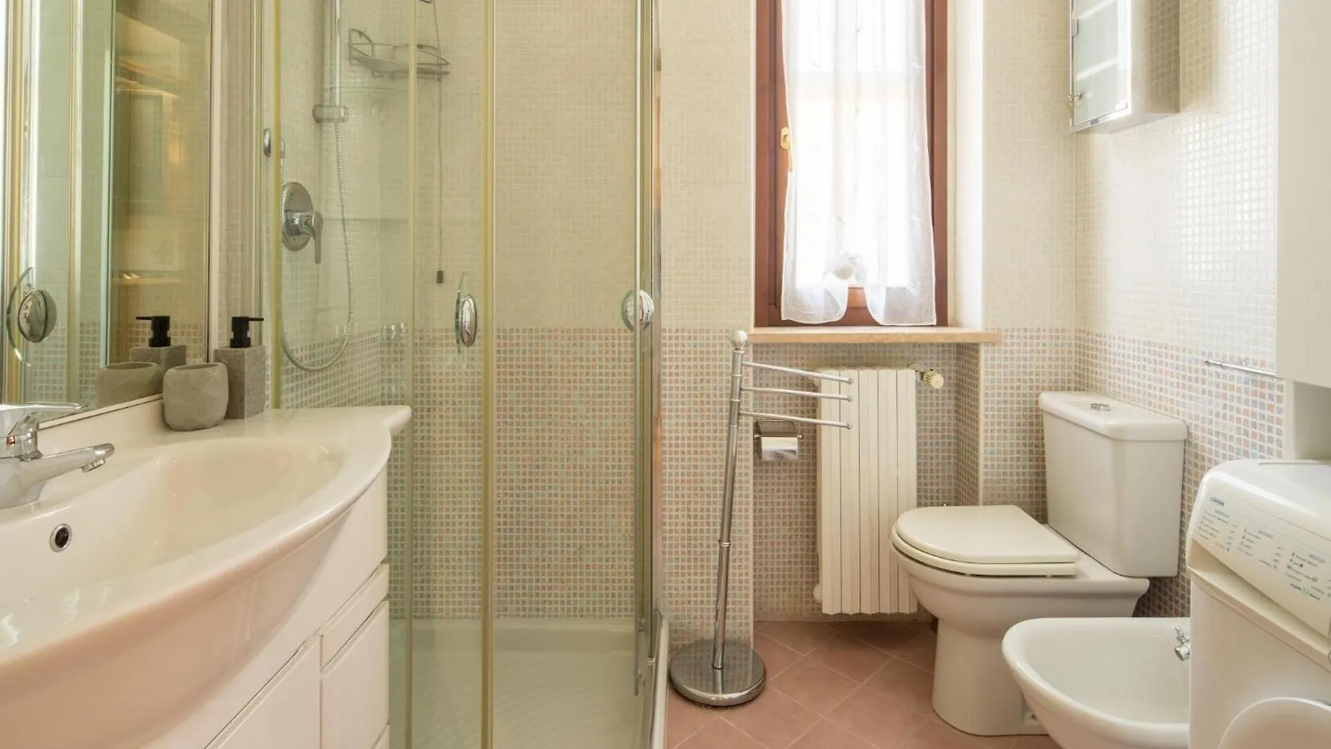Amazing Holiday Home In Lazise With Swimming Pool